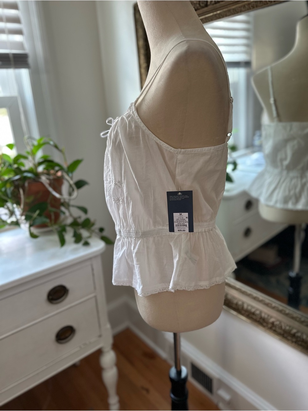 NWT white coquette milkmaid top M lace embroidery camisole Universal Thread - Picture 4 of 9